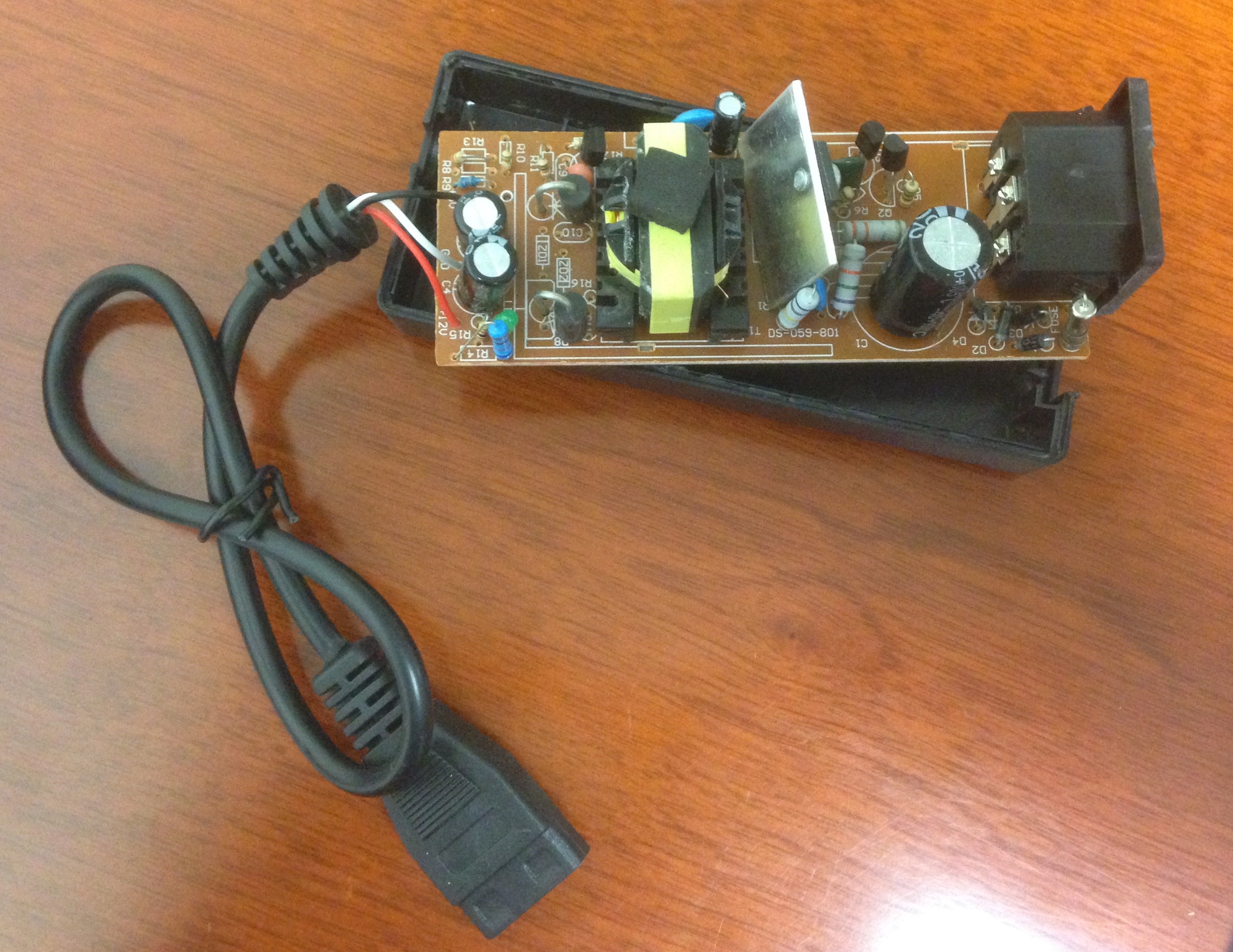 Internals of replacement power supply